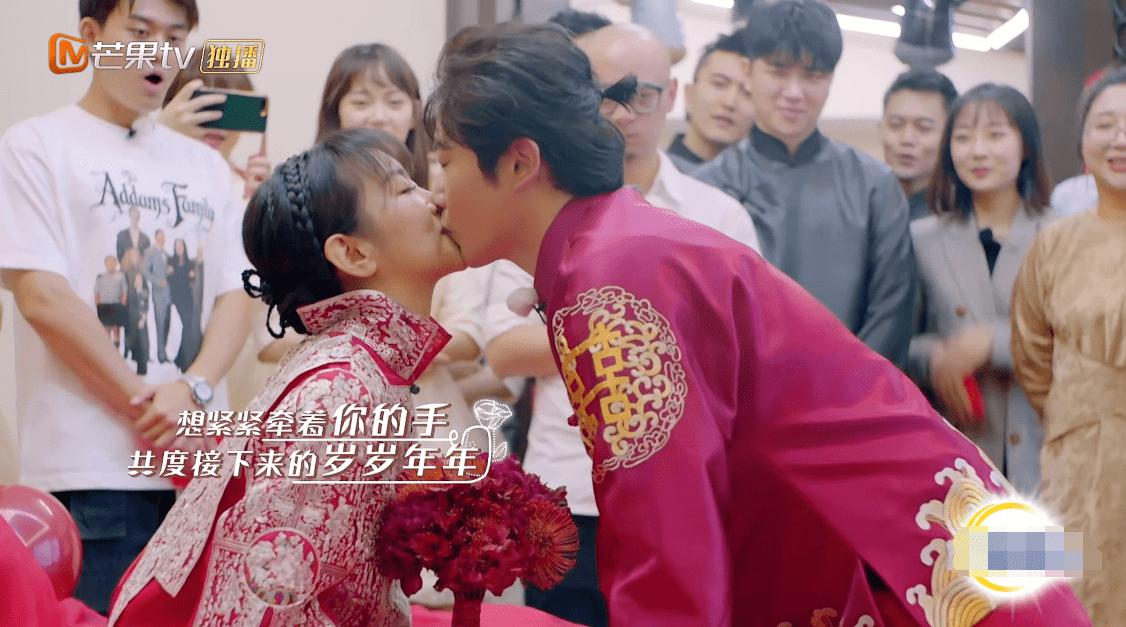 在受邀的4对明星夫妻中,吴尊林丽莹以及傅首尔老刘这两对已经结婚10年