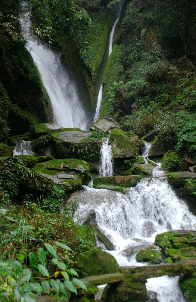 九龙银链瀑布群——遗落在大山深处的链子_德夯