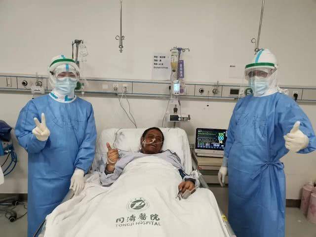 武汉中心医院染新冠医生胡卫锋抢救无效离世 此前曾"脸部变黑"
