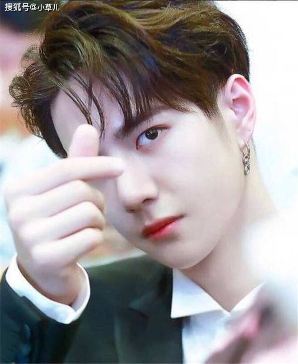 原创王一博比心,李现比心,王源比心,看到丁禹兮:是赵露思教的吧?