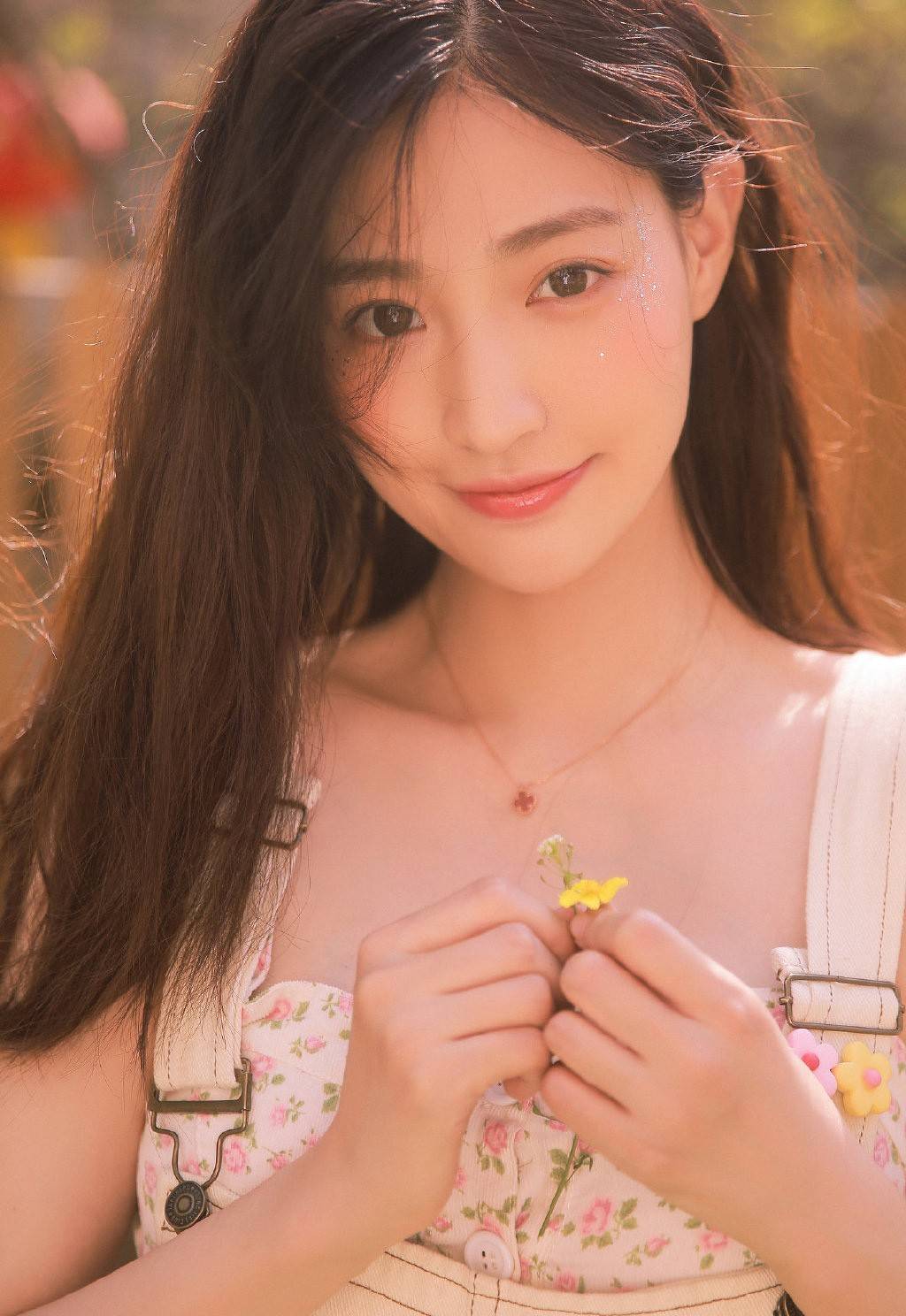 清纯美少女写真集,美女白皙户外养眼写真