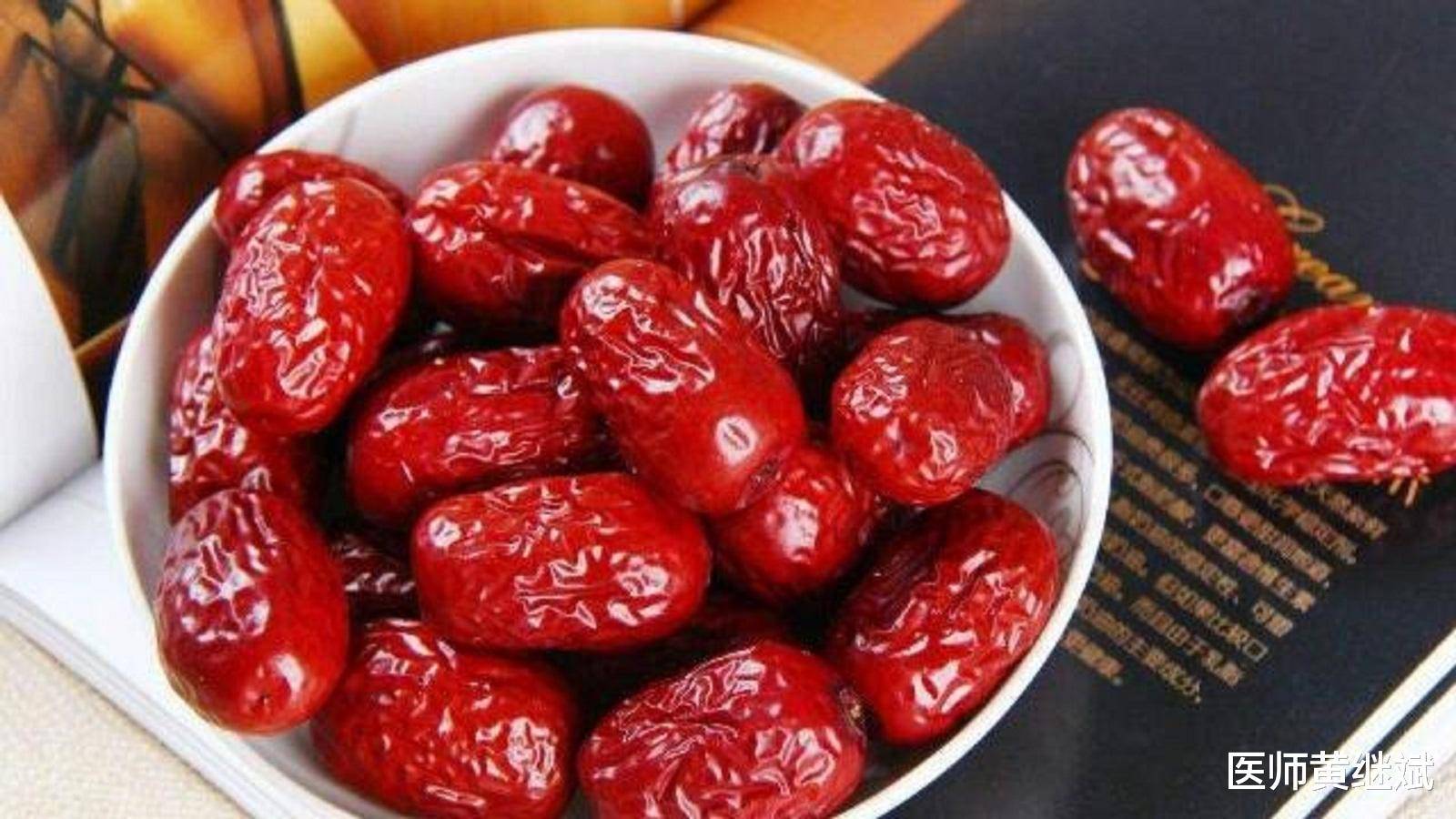 女性宫寒症状有3点，可能影响生育，吃什么食物能改善？