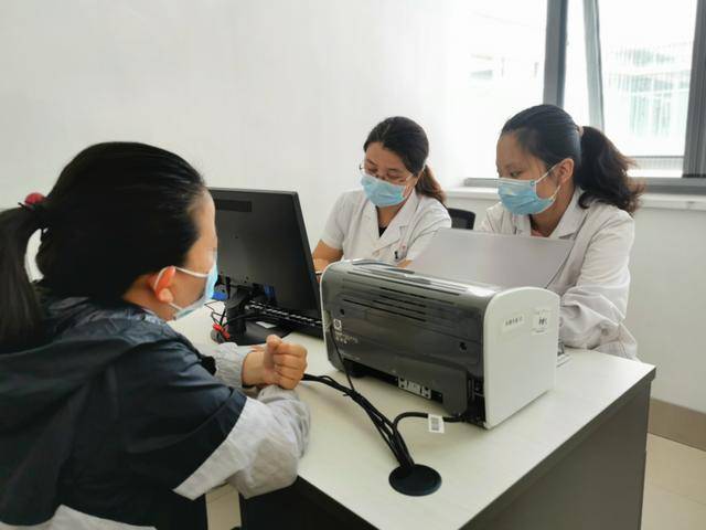 太原市中心医院组织医疗专家深入平遥开展“三服务”活动