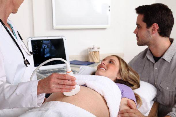为何怀孕前四月，胎儿都不是真胎动？胎动有此表现说明胎儿很舒服