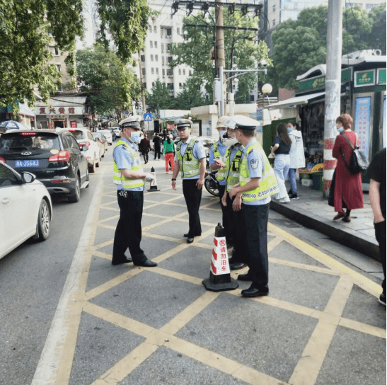 今年5月,长沙市芙蓉区文艺路街道联合芙蓉区交警大队五中队,行政执法