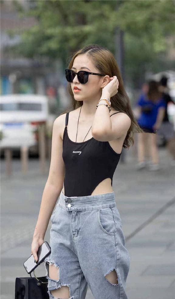 连体泳衣怎么穿最好看 0e8e5cc3f3b94e3683b83294489c98e4.jpeg