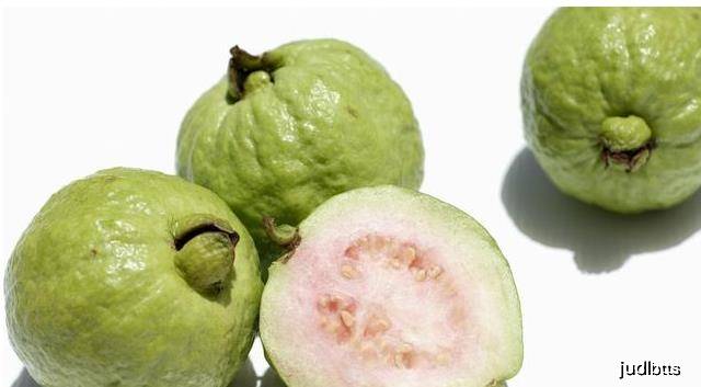 怎么挑选好吃的芭乐 13b984f38be2443a9e9741056776f515.jpeg