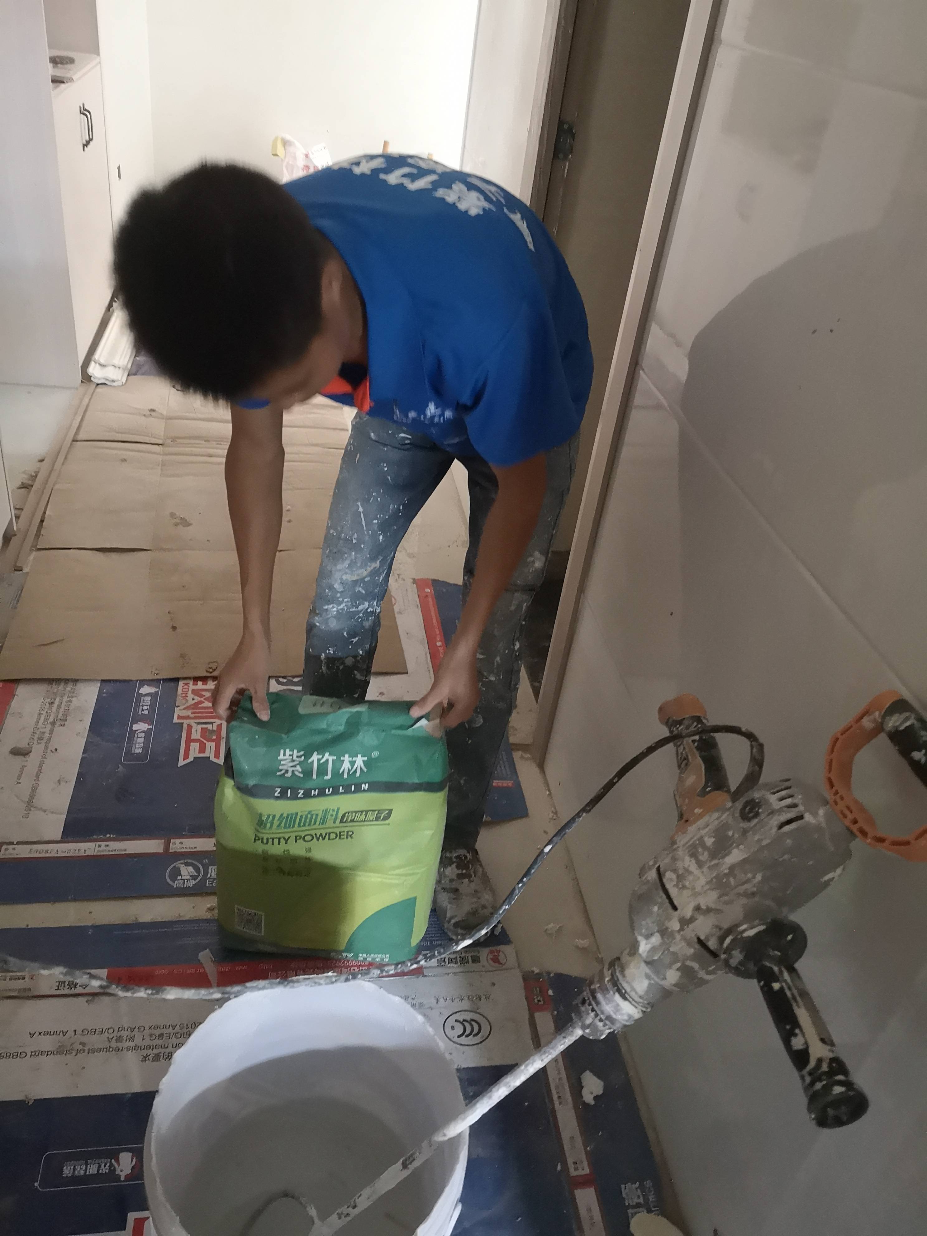 怎样刷乳胶漆又快又省力 4059a9ecc0d44eca9b23fb3d79ba17ff.jpeg