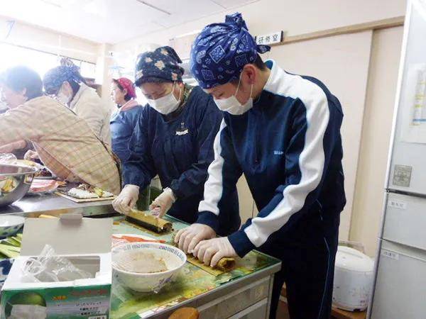上海“1人幼儿园”引4亿人爆笑，日本这所“1人中学”却让无数人留下眼泪...