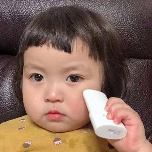 你的微信表情包女孩长大了这回她带着妹妹一起圈了41w粉