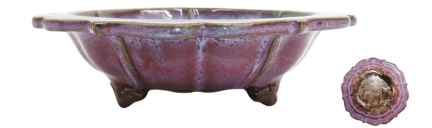 入窑一色，出窑千变——北宋钧窑玫瑰紫花盆托_釉色