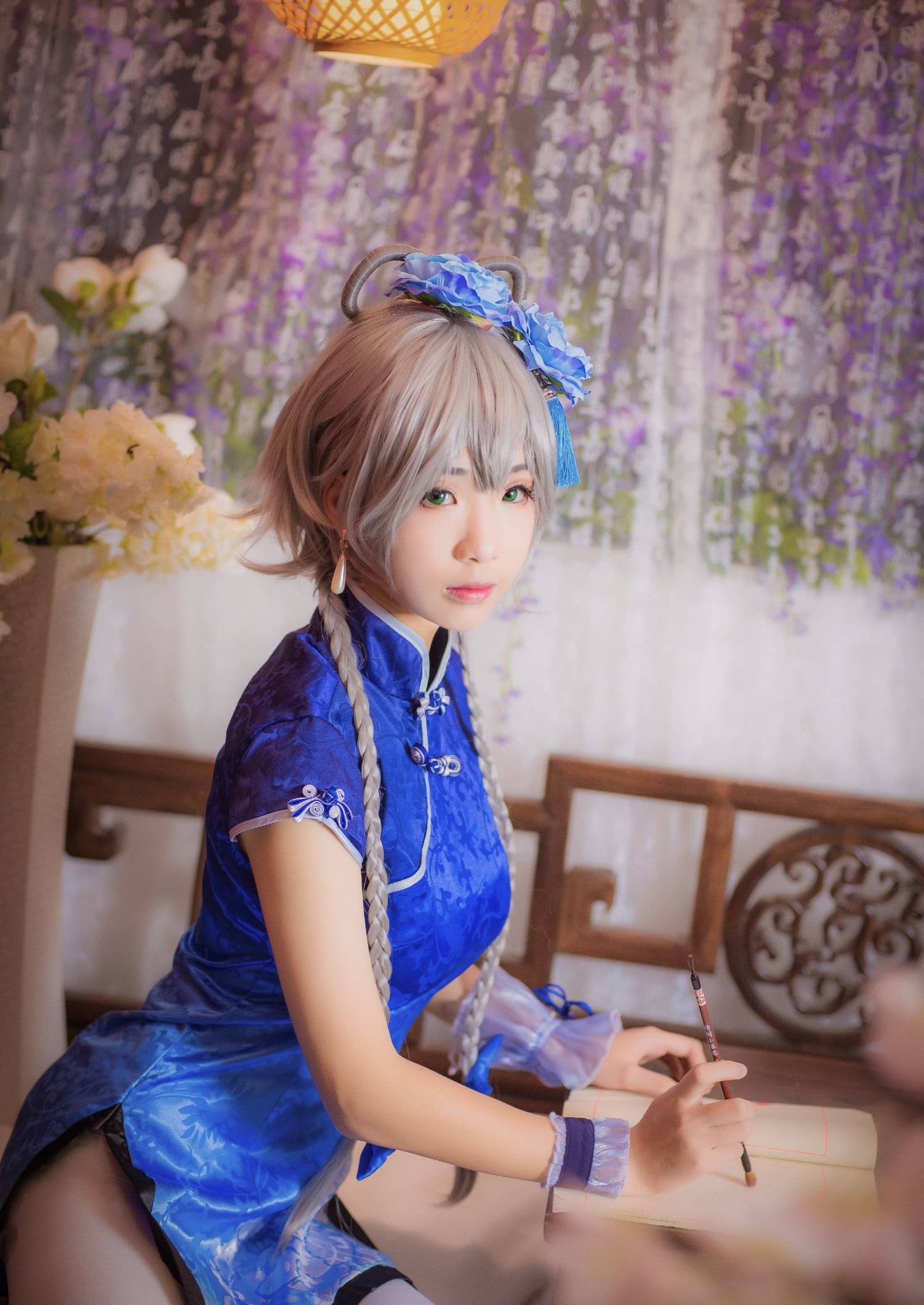 cos:旗袍洛天依,一颦一笑充满妩媚.