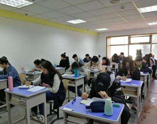 高校发布招生章程，认可医护子女加分引热议，公平吗？约翰 保尔森