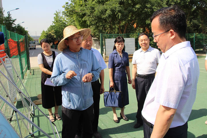 董事长任永敏同志,总裁张涛,副总裁张六民,校长王波显参加了座谈会