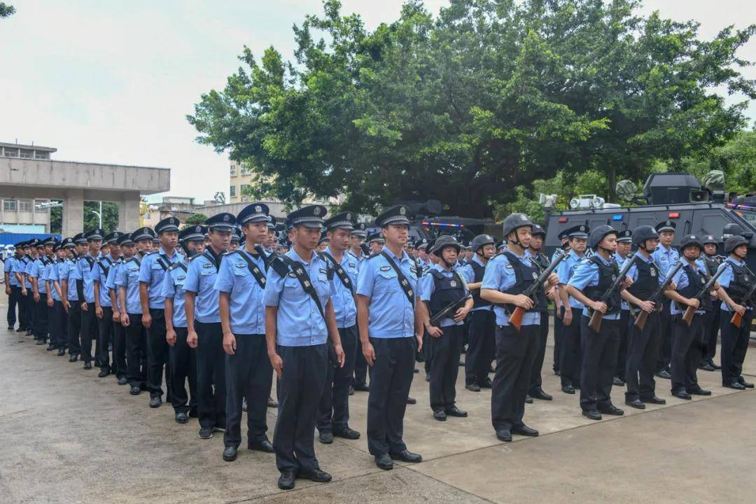 6月5日上午,  濠江警方在全区启动统一清査打击行动, 进一步推进扫黑