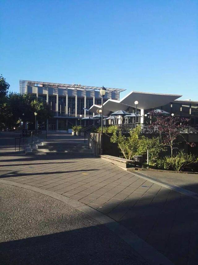 伯克利大学世界排名_美国加州大学伯克利分校的研究队伍及其博士后制度
