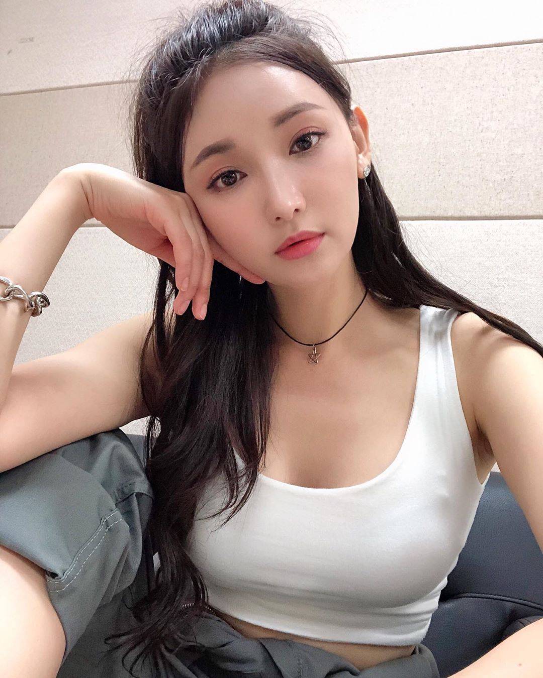 韩国车模界的小清新-文佳景!_美女