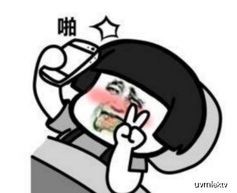 原创幽默笑话:半夜锁骨那里一阵疼,只见老公拿着搓澡巾擦我的纹身