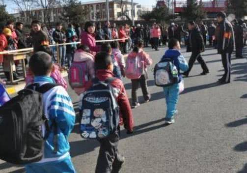 原创教师和医生，你会选择哪个职业？网友8个字道出答案，精辟！