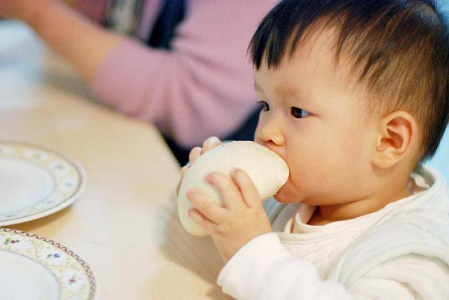 营养素|孩子吃得再多,可能也于事无“补”饮食里缺少这些营养素