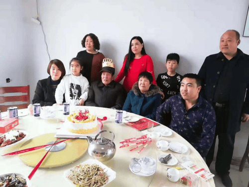 看娃陪老人两不误 弹个车给了我陪伴家人的机会 