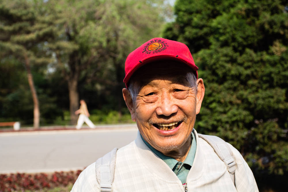 不戒烟不戒酒,活了90岁,老人长寿的秘诀就是这两点