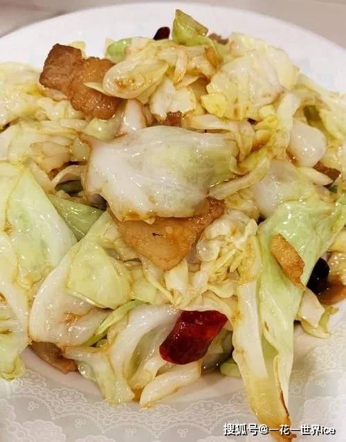 手撕包菜怎么炒比较鲜 c0f170c5e2d84ebd988faaa96f30f445.jpeg