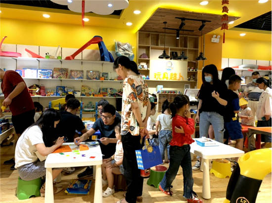 玩具超人：与其“摆地摊”不如开家新零售“玩