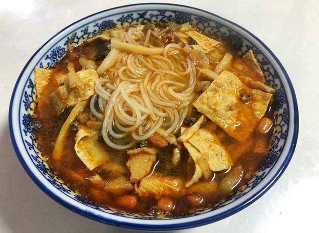 米粉第一次吃了两三口 bdb264b2032949d38fc2c096d570637d.jpeg