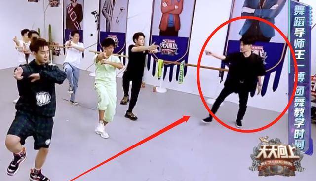 怎么跳舞蹈 慢动作 4bd80e7cc7f14b948150c98255c7b881.jpeg