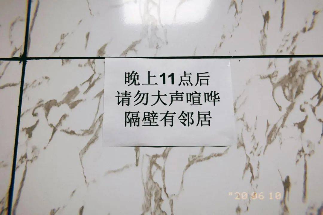 “辛苦不怕，就怕疫情反复”：老板亲自炒菜，