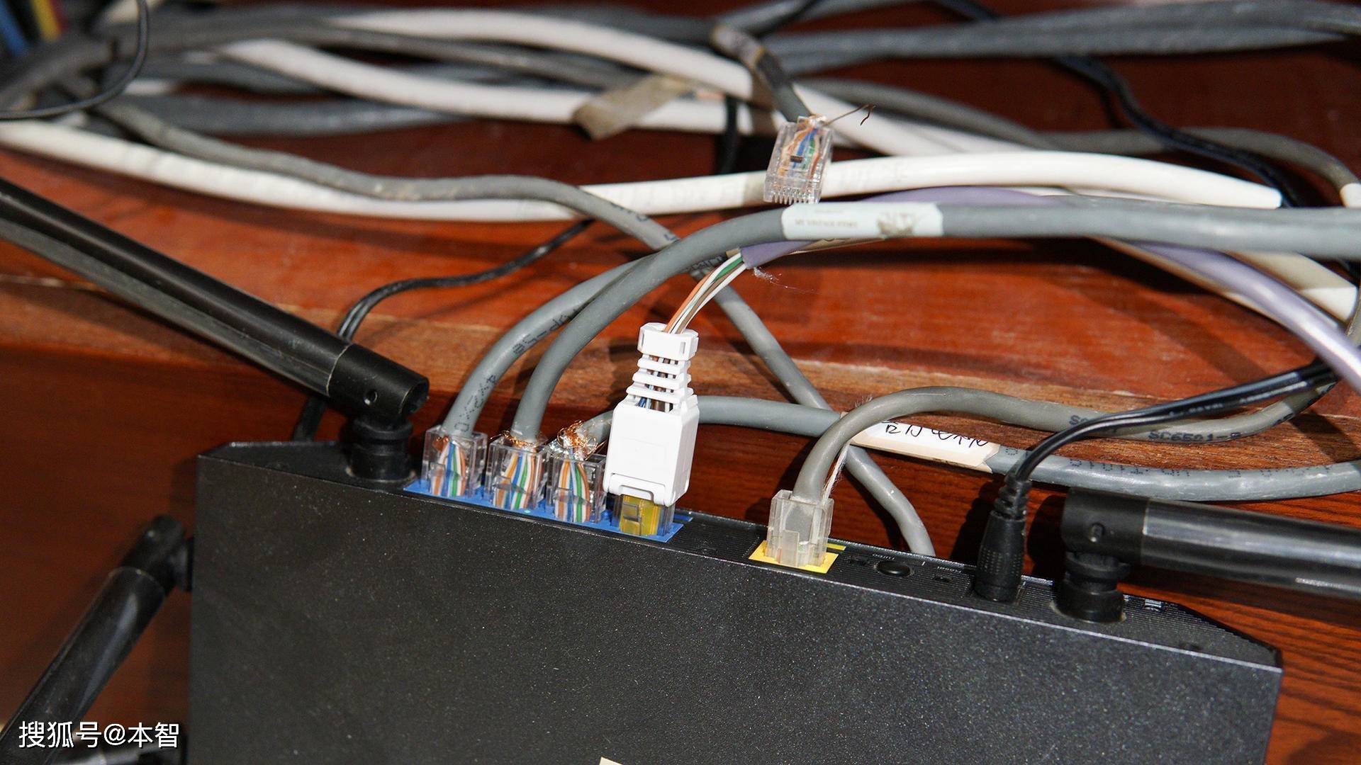 安装好水晶头的网线接好路由器和电脑即可,不需要其他的操作了.