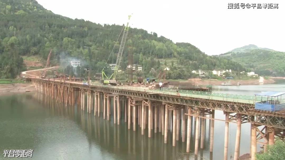 平昌一在建大桥施工便桥被洪水冲垮!45秒视频还原震撼