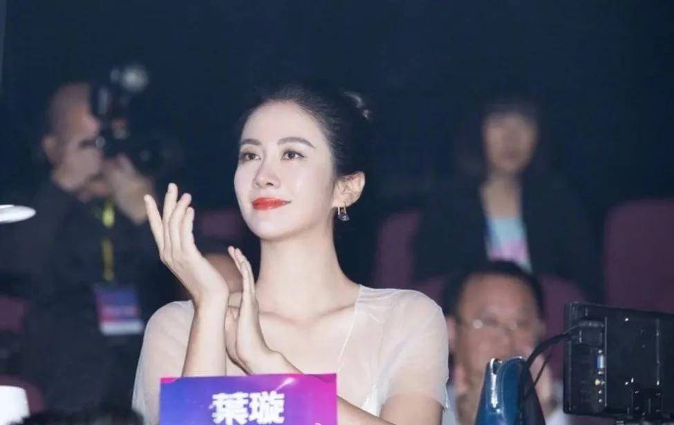 手撕工作人员，公开曝闺蜜隐私，她情商真有这