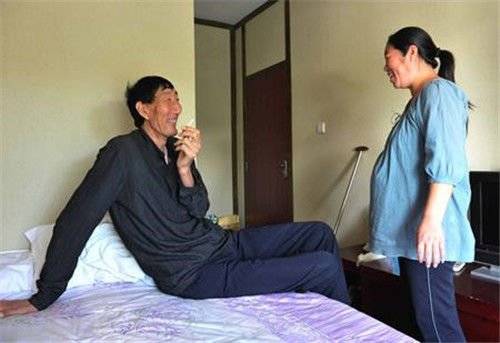 潘丽|不听大夫劝阻坚持生子，儿子出生后，全家笑开了花中国第一巨人