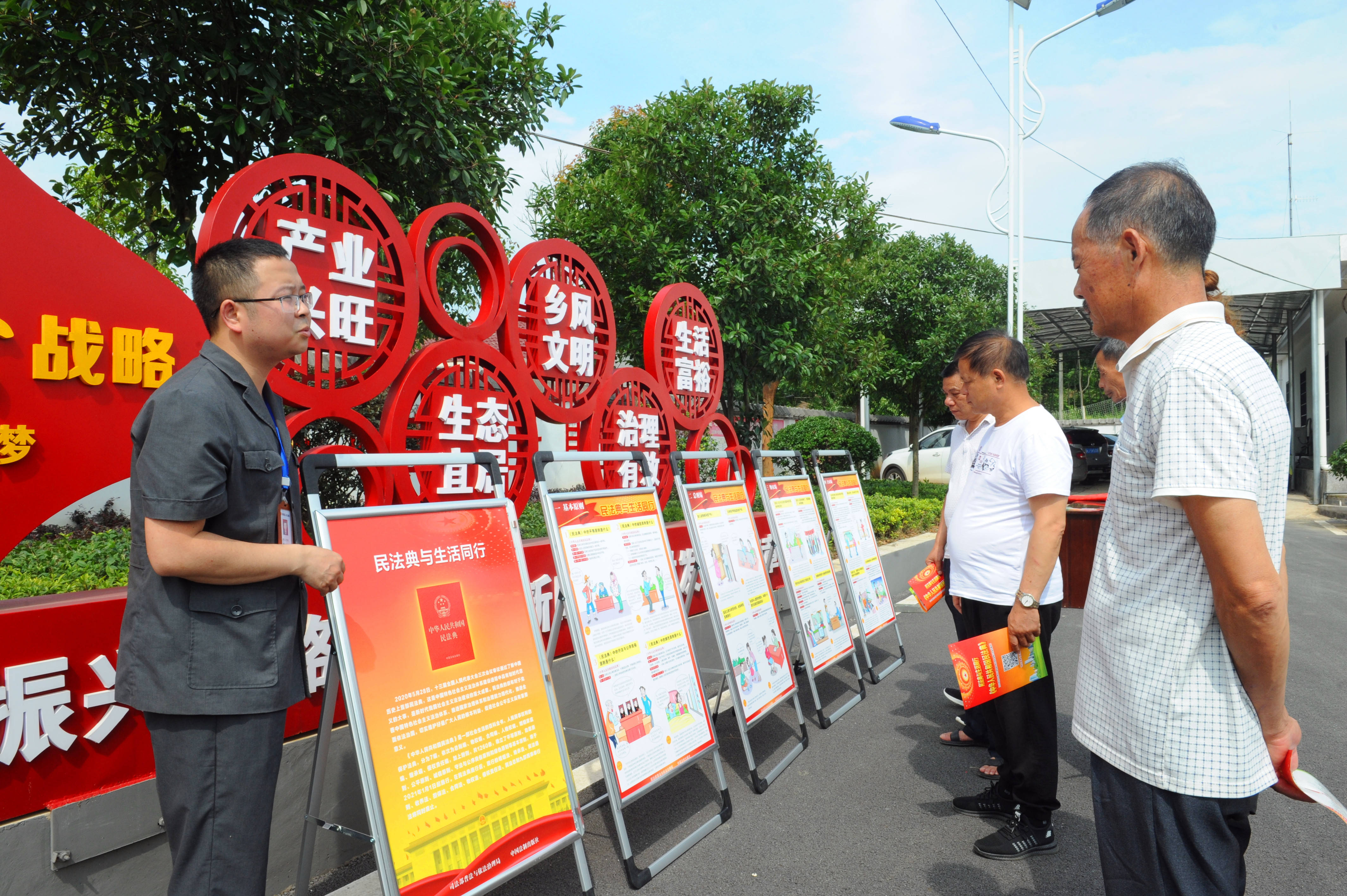 湖南临澧县法院:《民法典》送到老乡"心中"