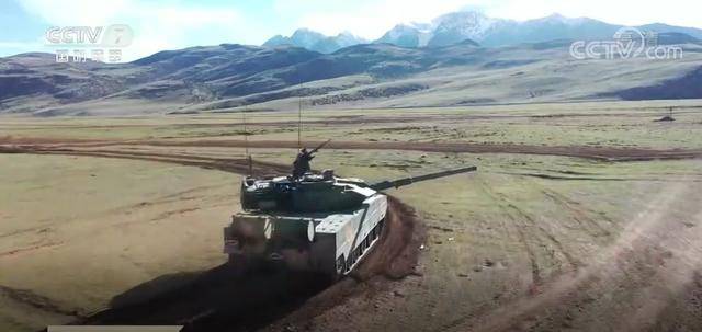 关键时刻，中国15式轻坦高原再亮相，威慑意义不