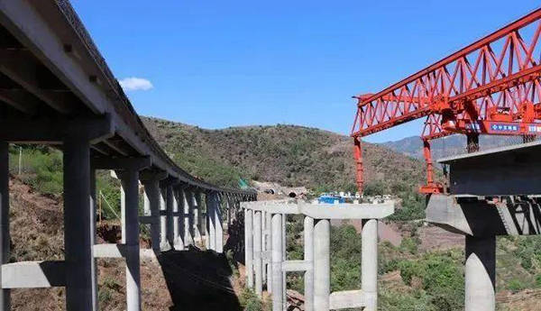 昭乐高速公路建成通车后,使绥江至昭通,至成都将由原来的4个小时左右