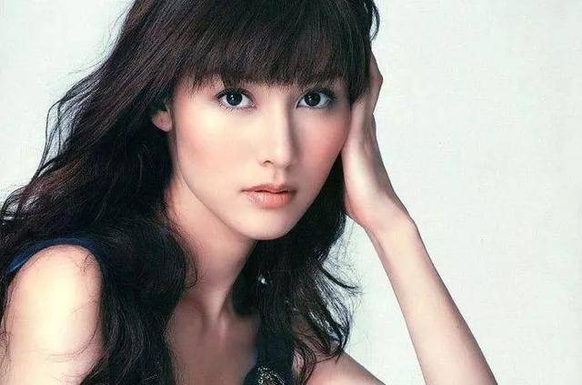 李嘉欣为进豪门不惜“头破血流”，屡次失败后