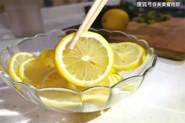 如何在家制作柠檬水 9bd2041036f5417cac9c61d9b4a32e0f.jpeg