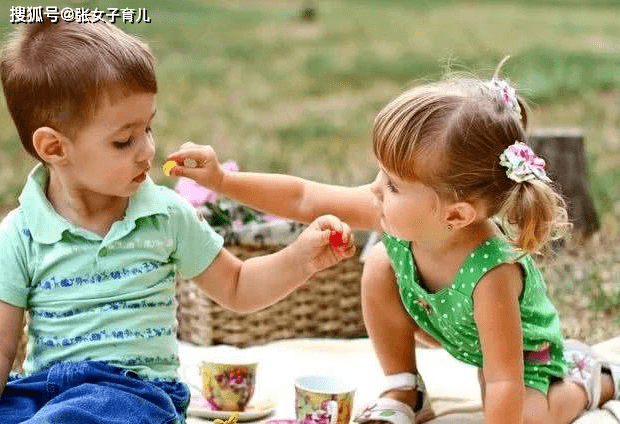 下巴|原来是这种零食惹的祸，很多父母都喜欢买2岁女孩下巴湿疹不断