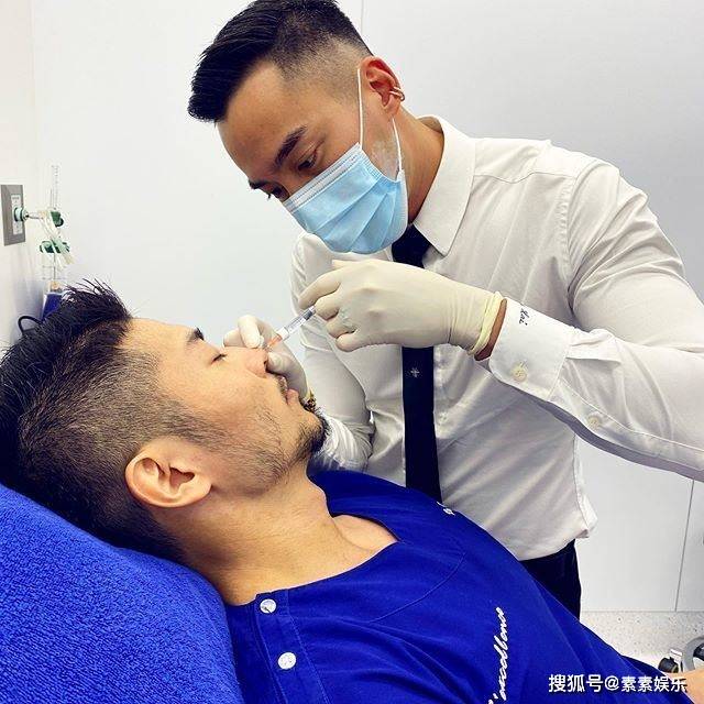 赖弘国离婚后状态好：和汪小菲喝酒聚会，离开