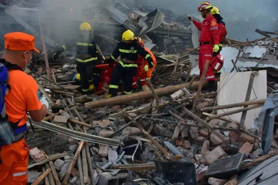 槽罐车爆炸威力有多大？相当于一枚小型核弹，