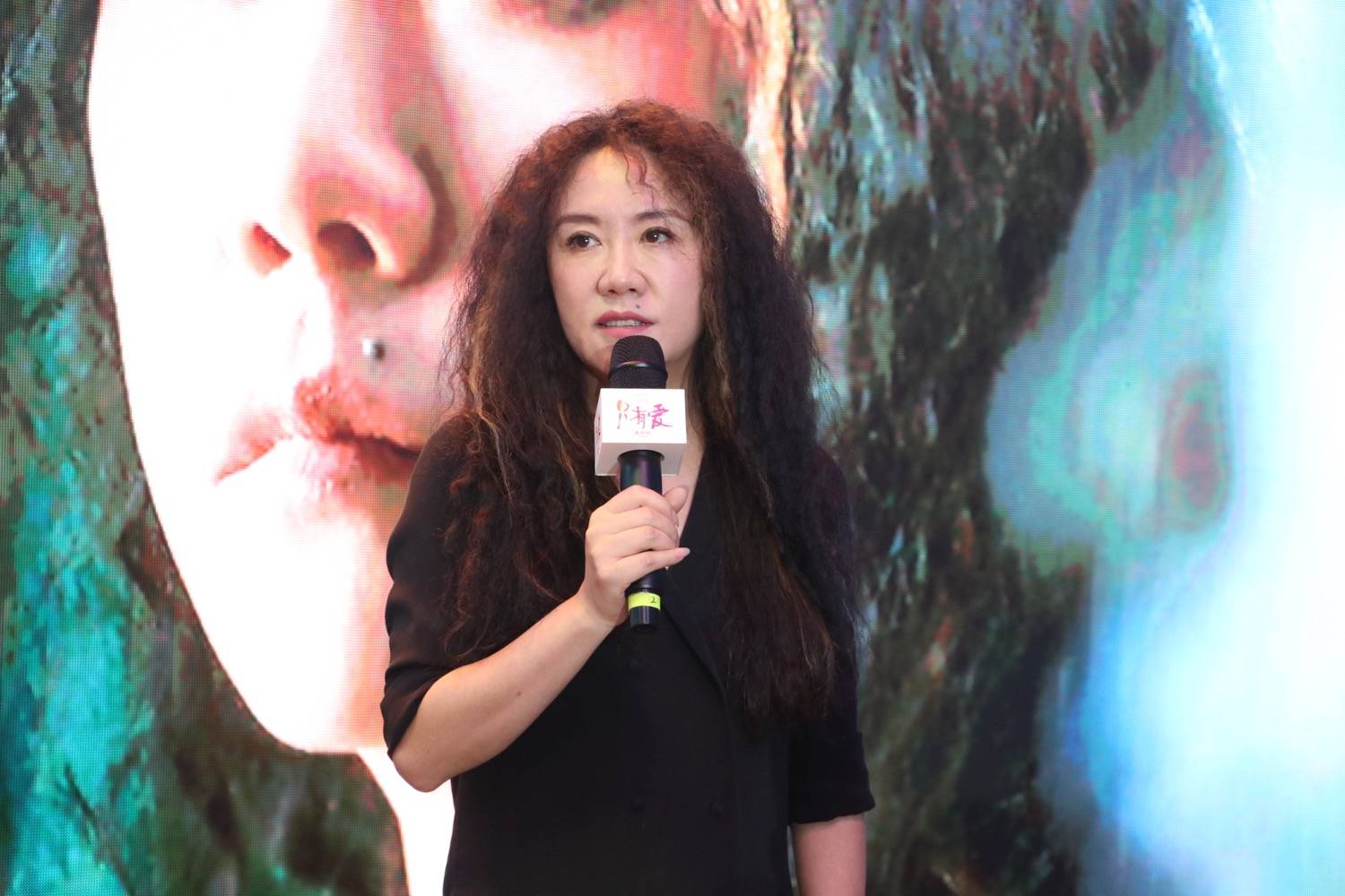王潮歌《只有爱》全球公演启动 笑称会再与周深合作