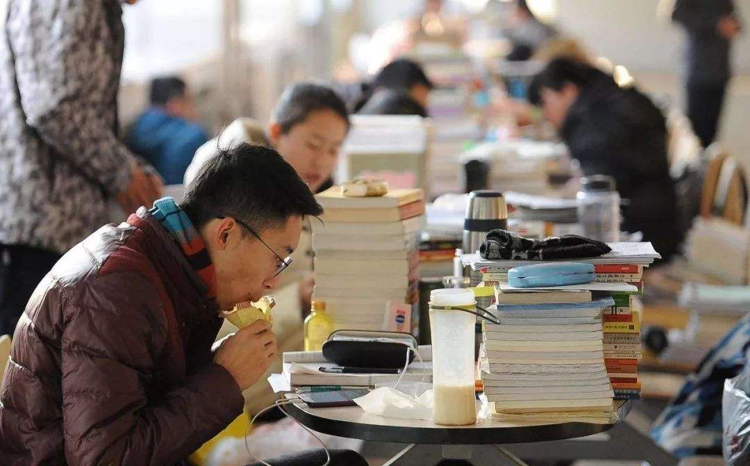 专业|太过辛苦，网友：选了之后，是真后悔女生最好别选择这几个专业