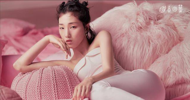 解散在即,火箭少女101集体换头像,粉色梦幻,深色新娘妆