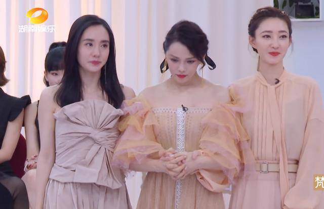 乘风破浪的姐姐首场公演，宁静万茜帅气，黄圣