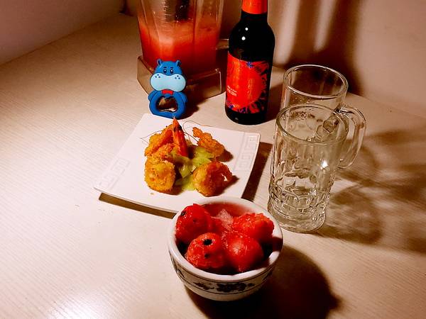 西瓜加啤酒有什么作用 4065cd70e4624a01a94080799a73c6c8.jpeg