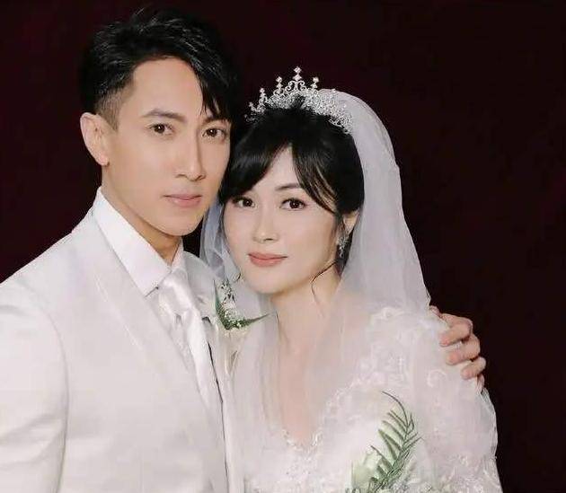 吕一婚纱照哪里拍的_钱泳辰吕一婚纱照(2)