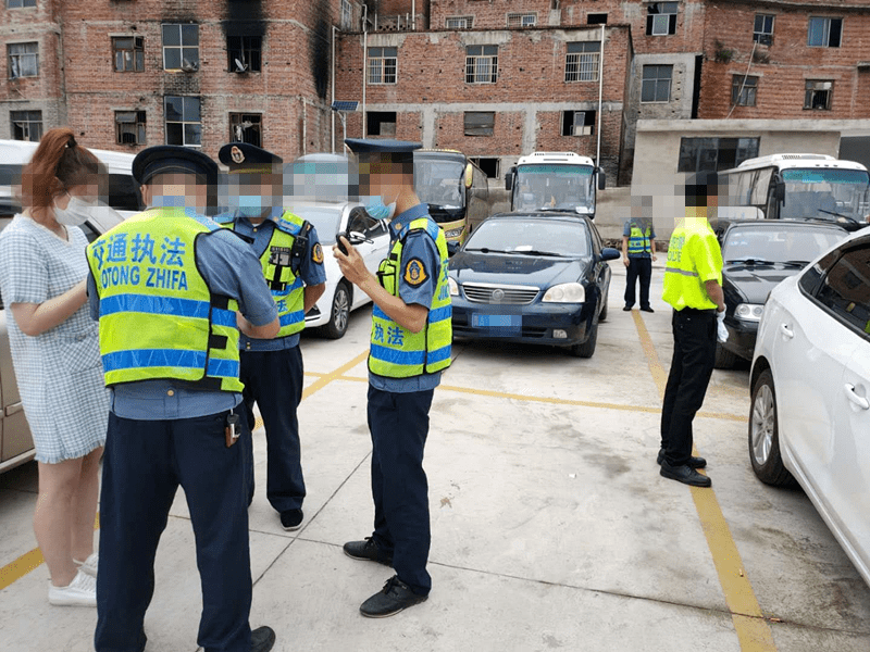 贵阳招聘司机_贵阳 空招路段 发生离奇车祸,护栏刺入轿车,司机穿脑身亡